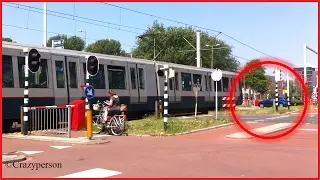 Metros +Horn & Almost ACCIDENT, crossing Hoofdweg Rotterdam!