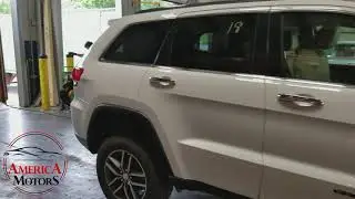 Процесс загрузки автомобилей Toyota, Chevrolet, Jeep, Kia, - в контейнер.