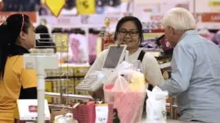 Giant x VISA Collaboration - Uncle Sim surprises customers at Giant Tampines