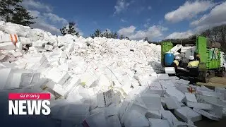 Consumers cutting down on disposable plastic waste by bringing their own reusable containers to...