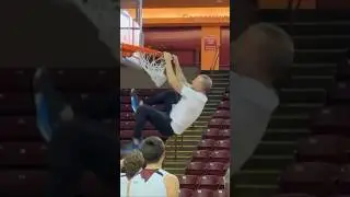 New Louisville HC ending practice😂 (Pat Kelsey) #collegebasketball #marchmadness