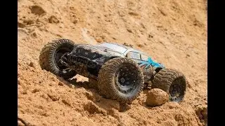 RC thunder tiger MT4 G3 4s bashing on sand flip craches