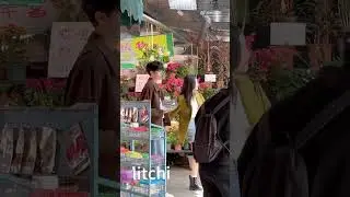 Zhang Yuxi and Bi Wenjun hold hands in 