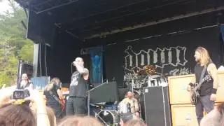 Down at Gwar b que