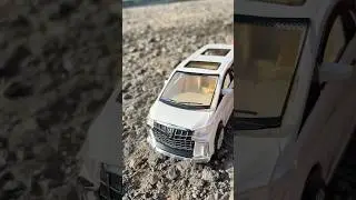 ASMR Mobil Alphard mainan jalan di jalan rusak #satisfying #toys #alphard #diecast