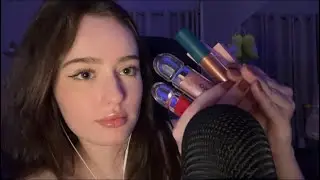 ASMR passando GLOSS + sons de boca 💄💋