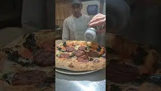 Pizza alla brace, Chef Marchini: base Margherita, cotechino grigliato e riduzione di Lambrusco.
