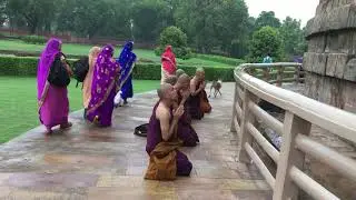 Offering prayers at the place of Buddha&rsquo;s First Sermon, Sarnath, Varanasi