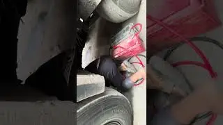 battery ka kam 😱😱 #trending #truckesvlogs #vlogger #duet #shortsviral #battery #mechanic #youtube