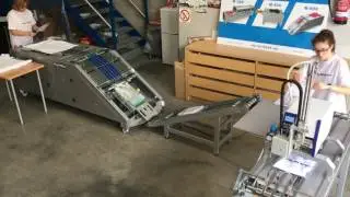 MAQUINA  DOBLADORA EMBOLSADORA DE CAMISETAS M600 CON ETIQUETADOR