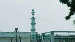 &ldquo;Barish ke qatrōn mein bachpan ki yaadein&hellip; aur dil mein Rab ka shukr 🌧️🤍&rdquo; #islamicstatus 