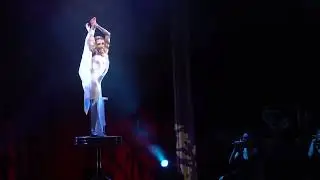 Handstand Marina _Ausschnitt in white ¨mit Livegesang