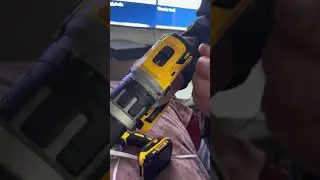 Unboxing Dewalt hammerdrill/impact driver combo kit 20v XR DCK287DIMI. #dewalt #subscribe