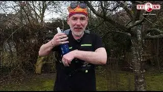 Perfekt f&uuml;r Jogger! Diese atmungsaktive Laufweste mit Trinkflasche h&auml;lt dich immer hydriert