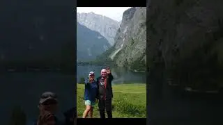 Kr&oacute;ciutko dronem nad Obersee w Bawarii