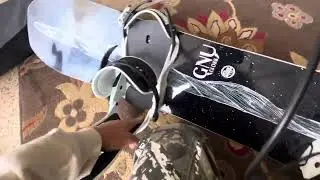 GNU gloss snowboard