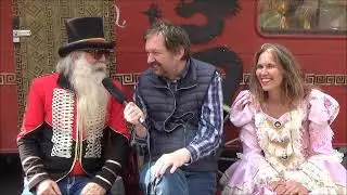 Thomas &Oslash;M fra Smil TV Interviewer Dansk Top Duo Lars Love Louise p&aring; SAMLINGSSTEDET  I FESTUGEN