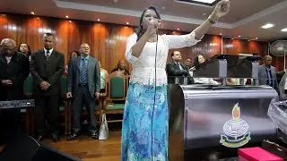 Cantora Alugiana Silva questiona ou Adora