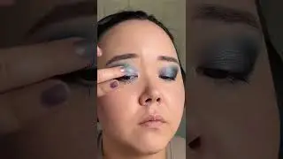 #colorfuleyeshadow #makeup #makeuptutorial #colourfuleyeshadow #blueeyeshadow #hoodedeyemakeup
