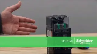 Установка длинного клеммного щитка LV426912 на автоматические выключатели PowerPact B | Поддержка Schneider Electric