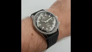 c1970 Orient 42mm Weekly Auto Orient AAA vintage men's divers watch with quick set date button.