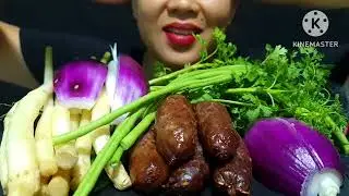 asmr Isan Sausage #asmr #asmrsounds #eatingsounds #mukbang #food #เสียงกิน #ไส้กรอกอีสาน #หม่ำ