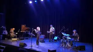 B touched : Espi&egrave;gle - C. Bolling for flute and jazzpianotrio