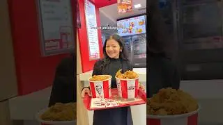 🥳Купите ведро с 8 кусочками хрустящей курицы Hot & Crispy и получите второе ведро бесплатно🍗 Посе...