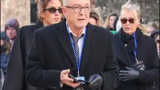 Obs&egrave;ques Brigitte Bardot : malaise pour son fils Nicolas Charrier, oblig&eacute; de se pr&eacute;senter &agrave; l'&eacute;glise