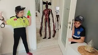 MELİSA NİSA SİREN KAFALI ADAM GELDİ !! DIŞARDA HERKES KA&Ccedil;TI SAKLANALIM !!