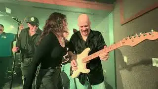 The refrigerators doing Pat Benatar Hit me with your best shot