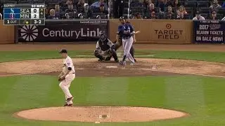 Cruz crushes a long two-run home run to left