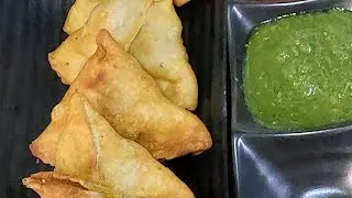 Spicy paneer aaloo peas Samosa 