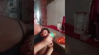 Dando a merendinha do baby e convesando