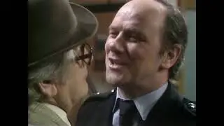 My Name Is Harry Worth  S1 Ep 1    -  Theres  No Place Like It