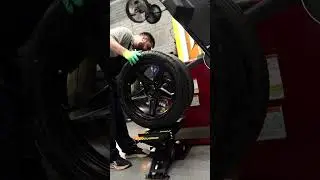 Оклейка и шиномонтаж Dodge Challenger 50th Edition #фэттони #оклейкаавто #dodge #challenger #asmr