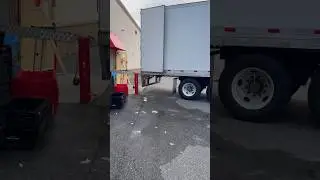 🙌🏾 Blind side jack knife in this tight spot! #familydollar #parking #jackknife
