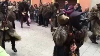 Mamoiada - Carnevale 2017 - Sfilata Mamuthones e Issohadores - Maschere Kurent (Slovenia)