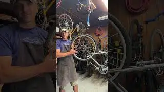 How to change a bike tire in 60 seconds #bike #cycling #repair #tirechange
