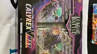 Pok&eacute;mon deck box Calyrex Vmax