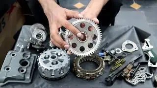 KTM Duke 390 : Cleaning & Inspecting Small Engine Parts [HINDI]