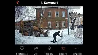 А нашем городе все еще есть добрые люди....Строили снеговика около подъезда, старались, спасибо