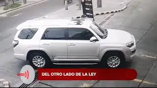 En videos quedaron imágenes de mayor y dos patrulleros de la Policía robando a un comerciante