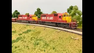 ScaleTrains SD40-2 Locomotives Power Rock Island Train #81