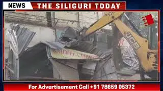 Siliguri : Administration's bulldozer ran on illegal shops of Champasari Nivedita Road