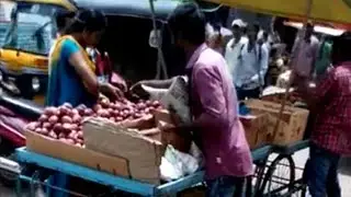 Cheating Vegetables and fruits seller in India
