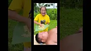 Самый странный способ есть лапшу