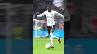 Unstoppable 🚅 Kolo Muani dribbelt gegen alle!