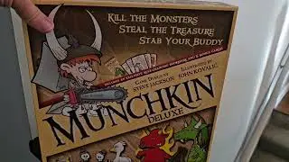 REVIEW: Munchkin Deluxe Board Game (Base Game), Family Board & Card Game, Adults, Kids, & Fantasy