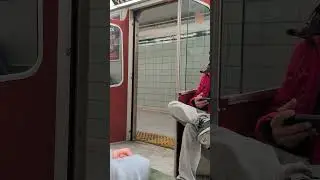 TTC line 2 doors opening and closing#trains